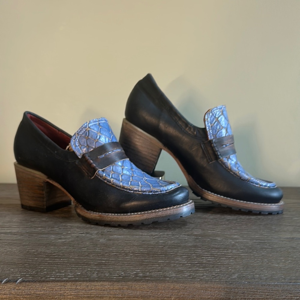 OG Freebird Bristol Navy Multi Size 9